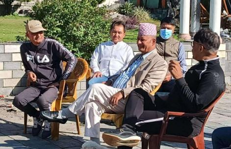 विदेश भागेको भनिएका पुर्वमन्त्री खड्का जलाईएको निवासमा सार्वजनिक