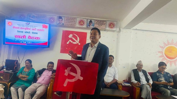 पार्टी निर्णय र नेतृत्वको पक्षमा एकढिक्का भएर उभियो दोलखा एमाले