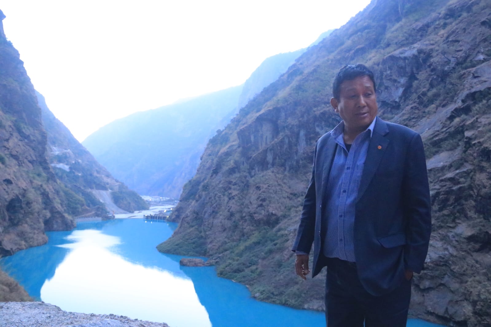 अपर तामाकोशी र दुगड समुहको काममा प्रश्न उठेपछि फिल्ड अध्ययनमा पूर्वमन्त्री गुरुङ