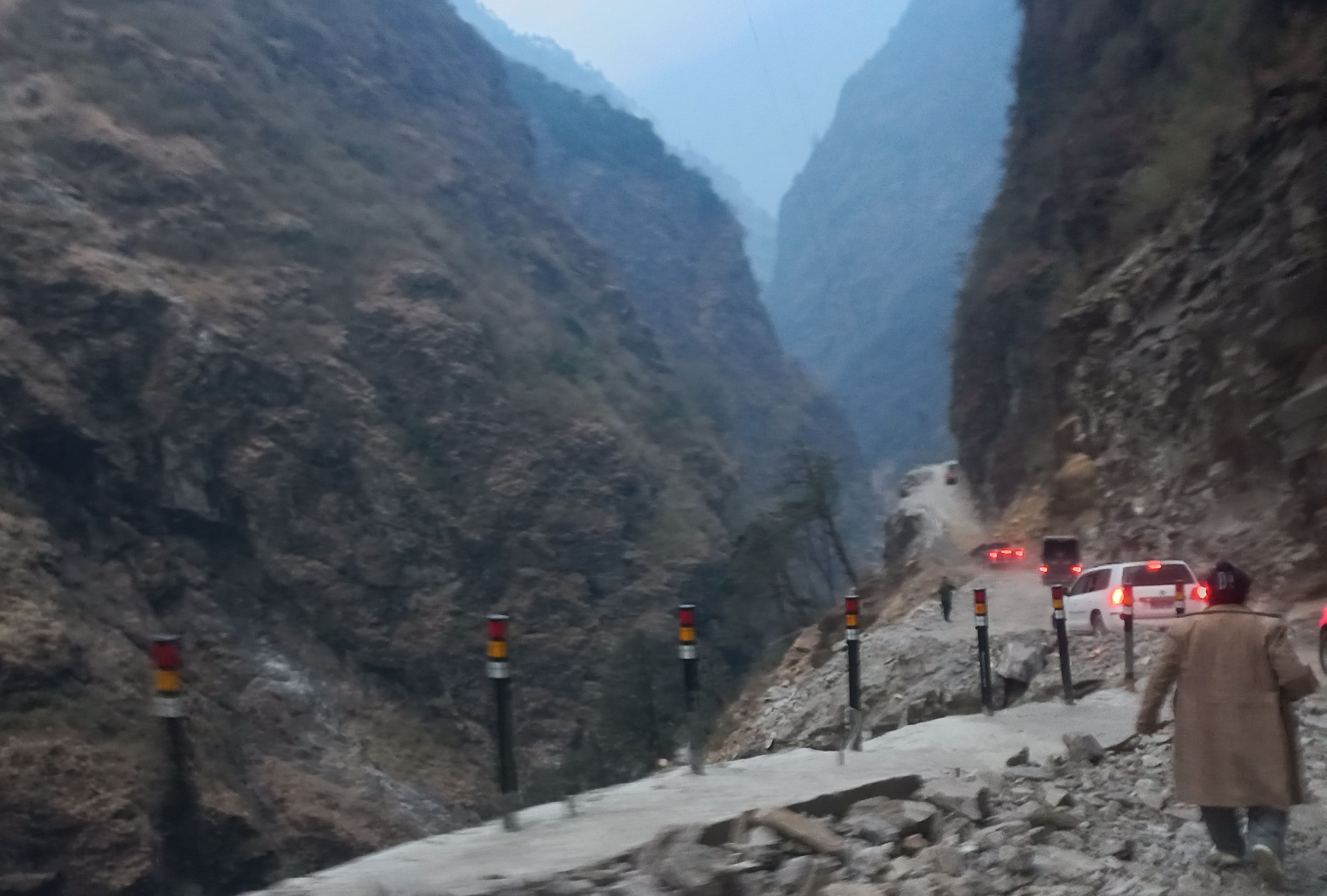 sadak-photo-3-1739788671.jpg